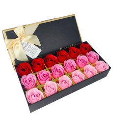 Подарочный набор с розами из мыла Sweet Love 18 шт (Красные и розовые) 3648 фото