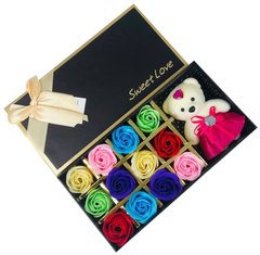Подарочный набор с розами из мыла Sweet Love 12 шт Разноцветные с мишкой 3704 фото